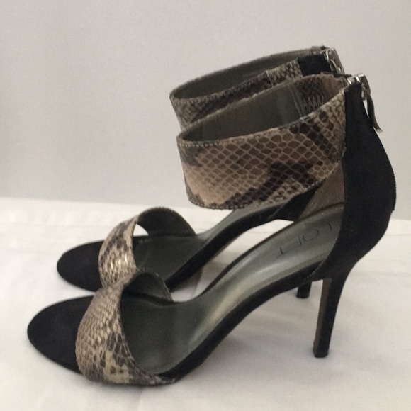 Black & Snakeskin Pumps - Picture 2 of 4